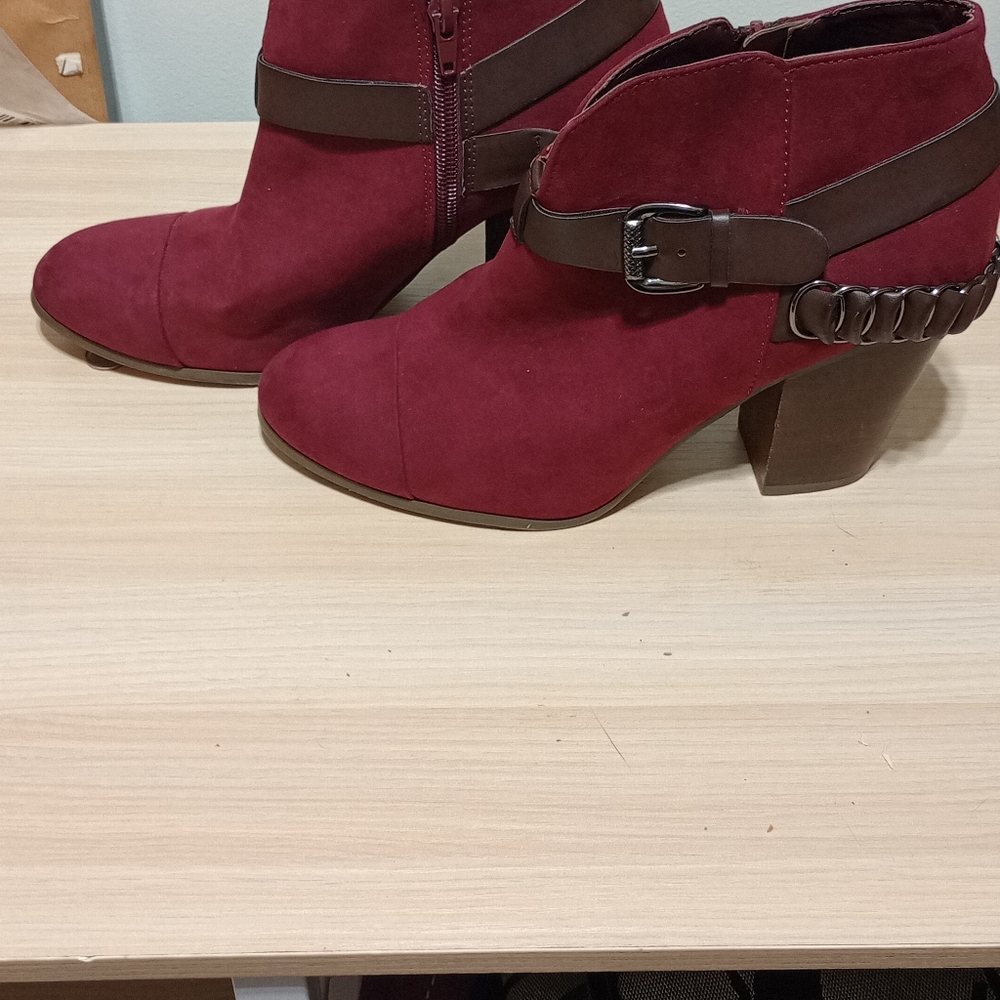 Carlos Santana HARVEST Size 8.5 Burgundy/Browfaux Suede Heels Bootie Boots Shoes